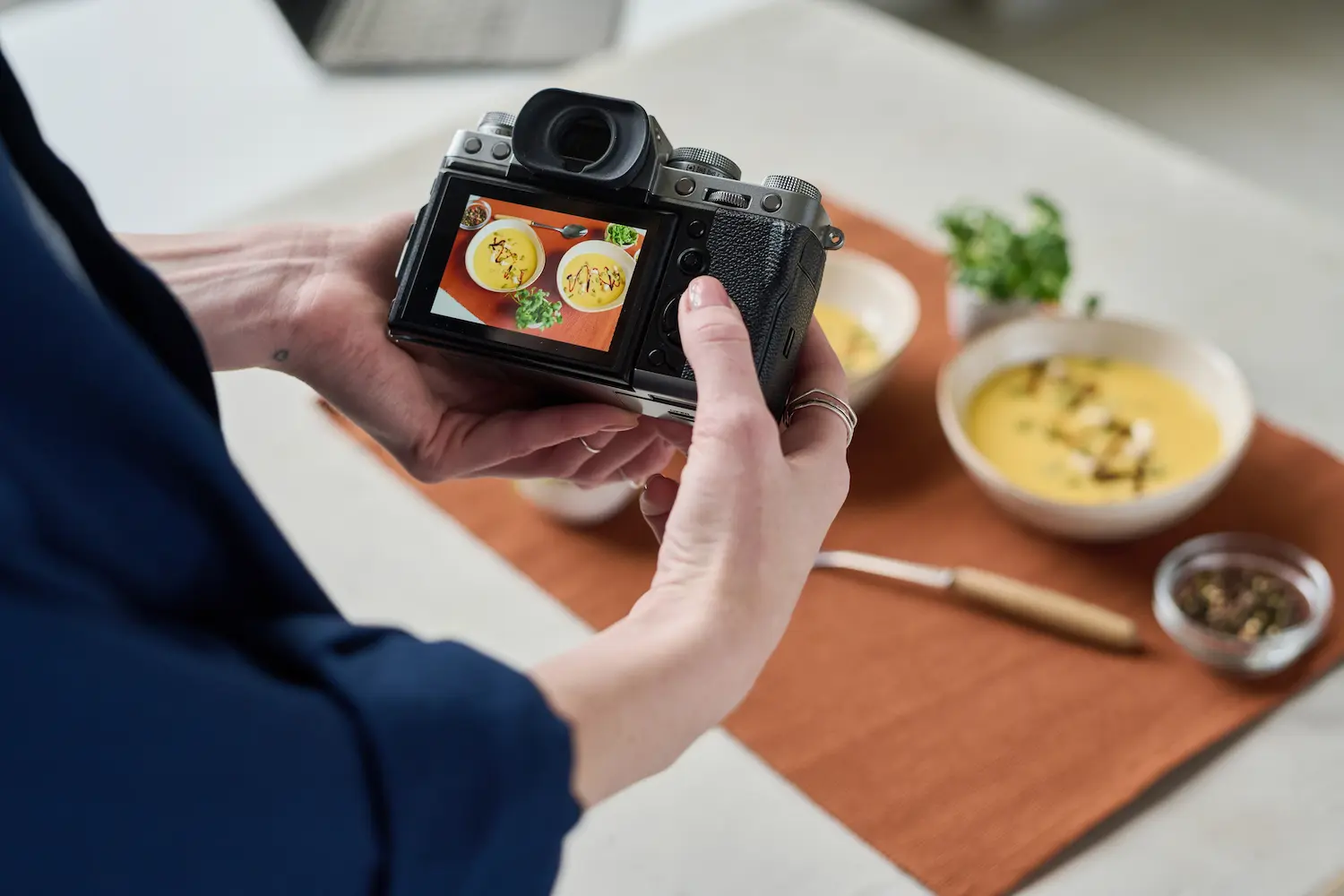 8 Cara Foto Produk Makanan yang Menarik Agar Menggugah Selera